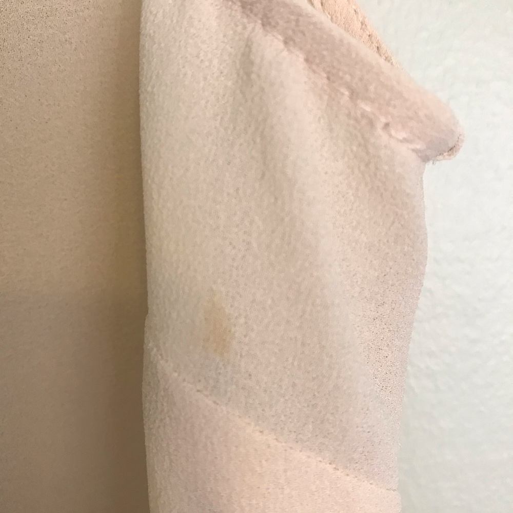 Sleeveless Cream And Black Blouse - Picture 3 of 3